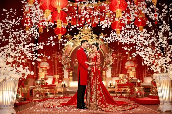 新中式婚礼走红社交平台，传统仪式感回归年轻人生活